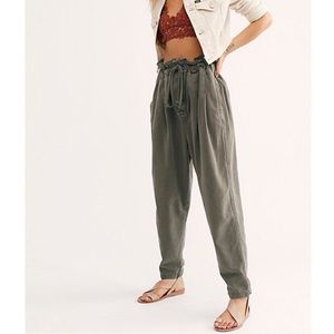 Free People Margate Pleated High Rise Paper-bag Waist Tapered Pant Size XS